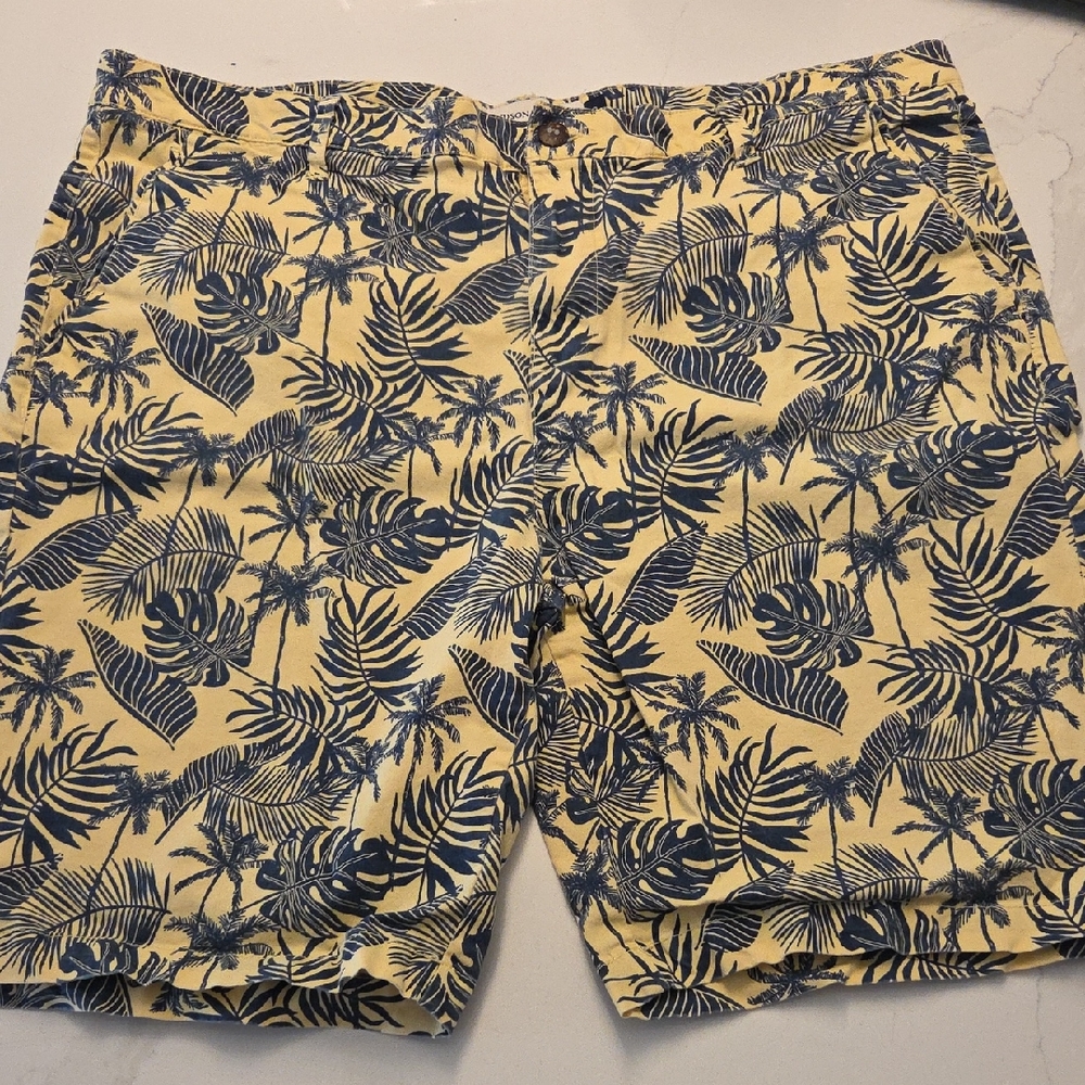 Men's Yellow Tropical-Print Flat Front Shorts